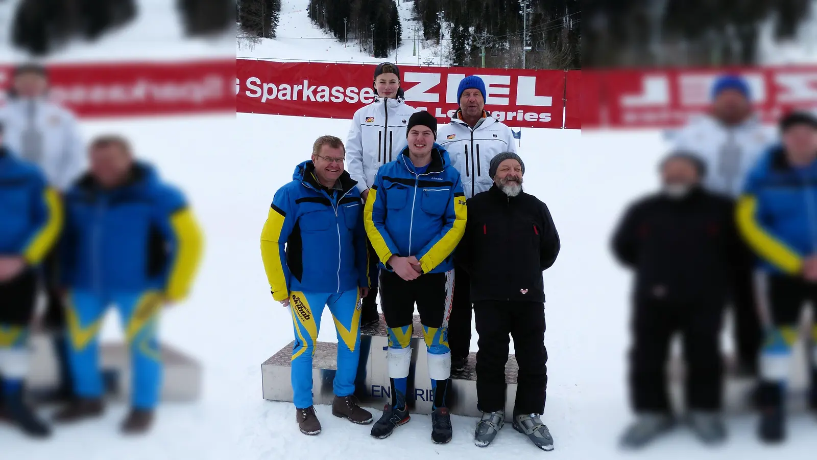 Die erfolgreiche Ottobrunner Mannschaft: (hinten v. l.): Fabian Bachmair und Erich Grau, (vorne, v.. l.): Martin Bachmair, Benedikt Bachmair und Frank Hähnle hat jede Menge Medaillen für den Skibobclub geholt. (Foto: VA)