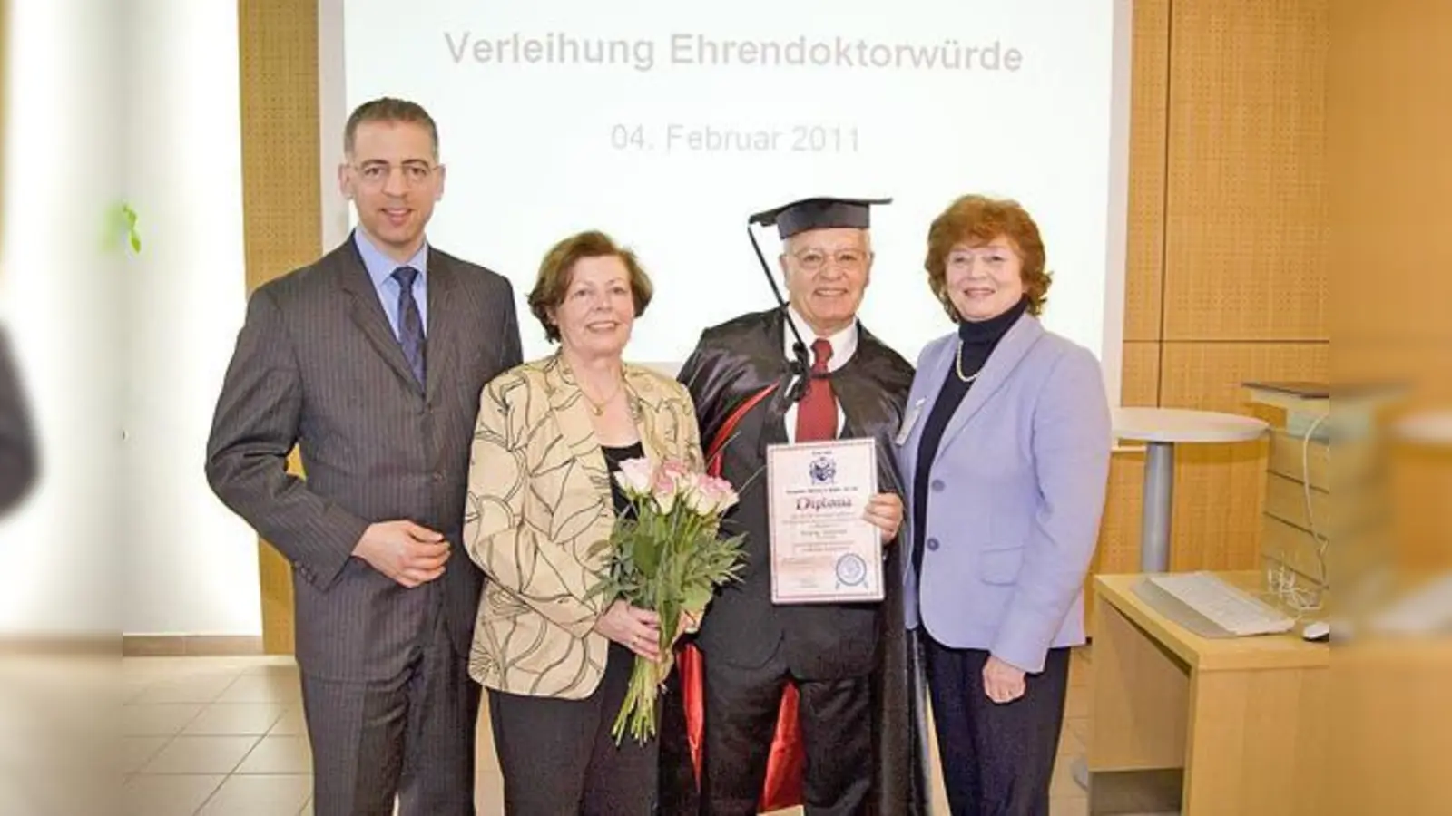 Von  (Foto: Roland Schreiner, Helmut Schreiner mit Ehefrau, Erste Bürgermeisterin Ziegler.)