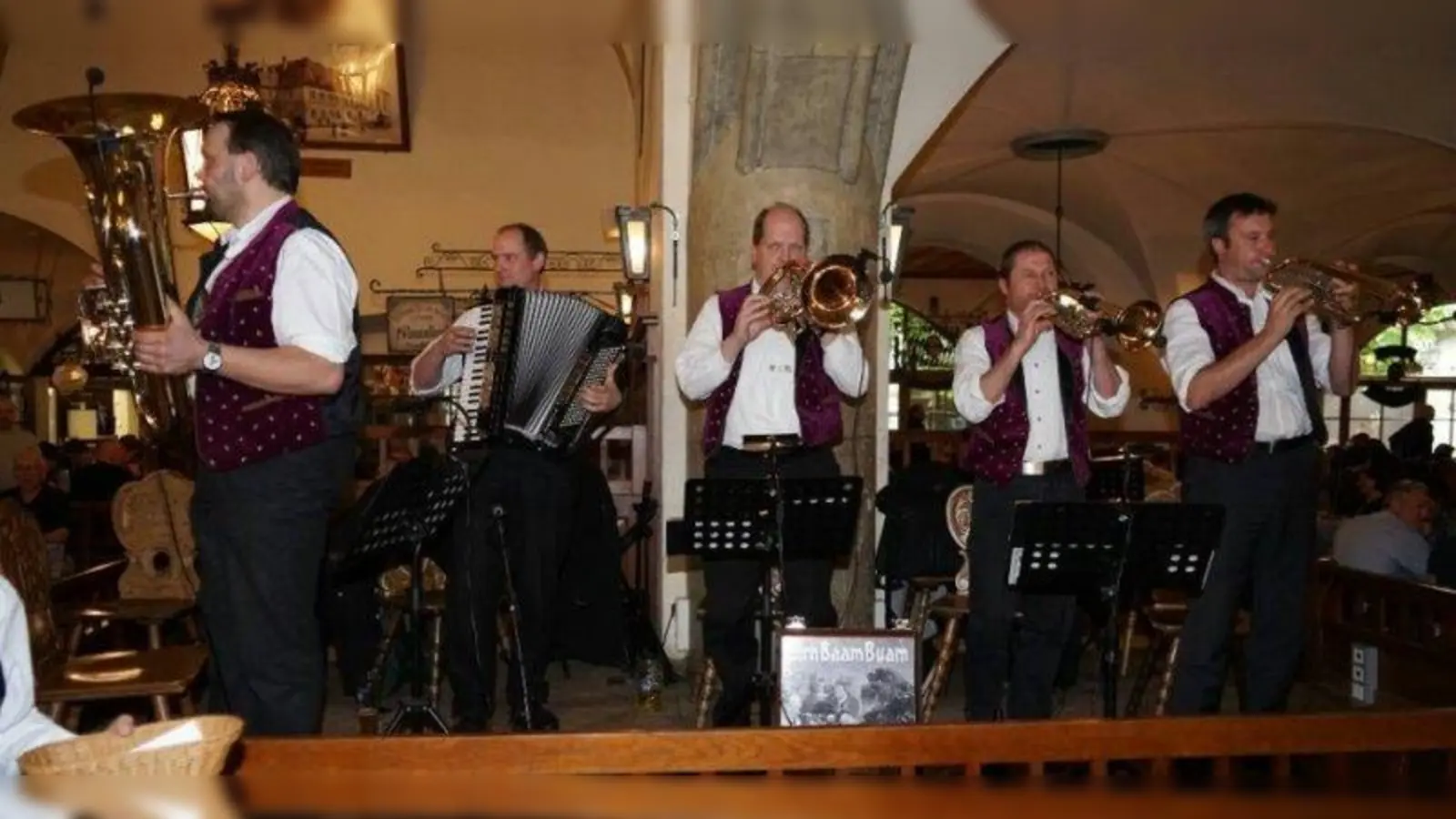 Mit dabei beim Herbsthoagartn sind die BirnBaamBuam aus dem Tölzer Land. (Foto: BirnBaamBuam)