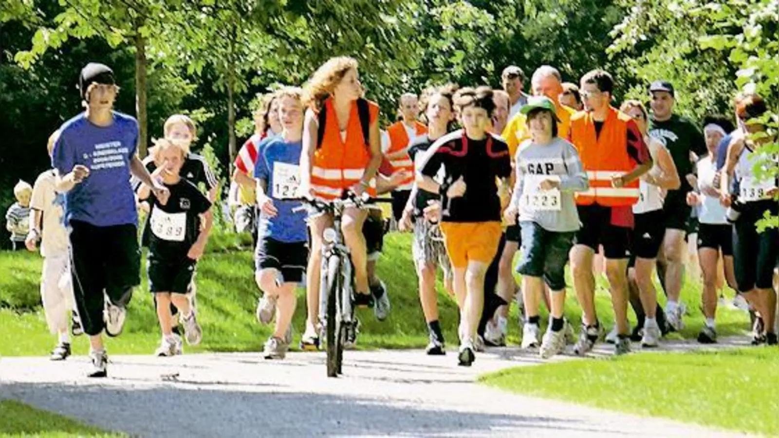 Ob groß oder klein: Die Moosacher zeigten sich von ihrer sportlichen Seite.	 (Foto: Kathrin Koop)