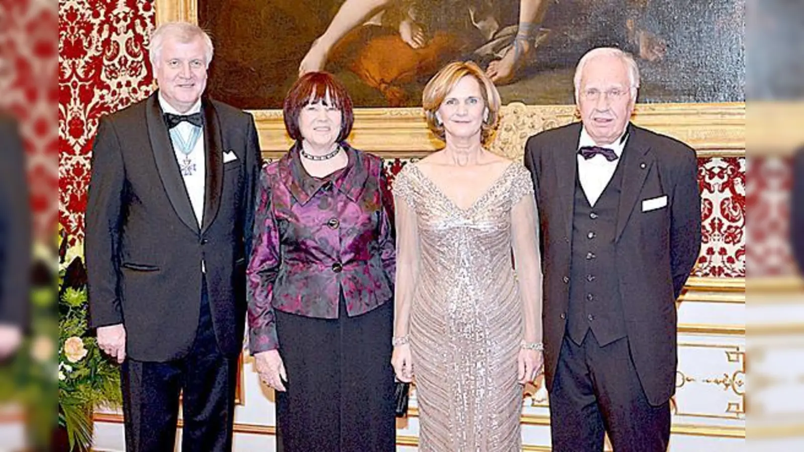 Helmut Kronthaler (re.) und seine Begleiterin Eleonore Denk (2. v. li.) wurden vom Ehepaar Seehofer persönlich begrüßt.	 (Foto: Privat)