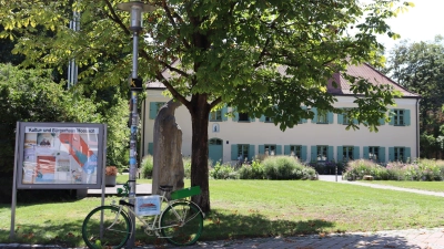 Der Kalender ist unter anderem im Pelkovenschlössl erhältlich. (Foto: mha)