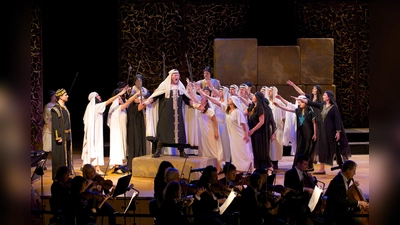 Nabucco wird meist mit dem Chor der Gefangenen verbunden. Die Oper erzählt eine Geschichte von Unterdrückung und Freiheitskampf – ein Thema, das die Italiener im 19. Jahrhundert mit Blick auf ihre eigene Situation euphorisch aufnahmen. (Foto: Christian Rudnik)