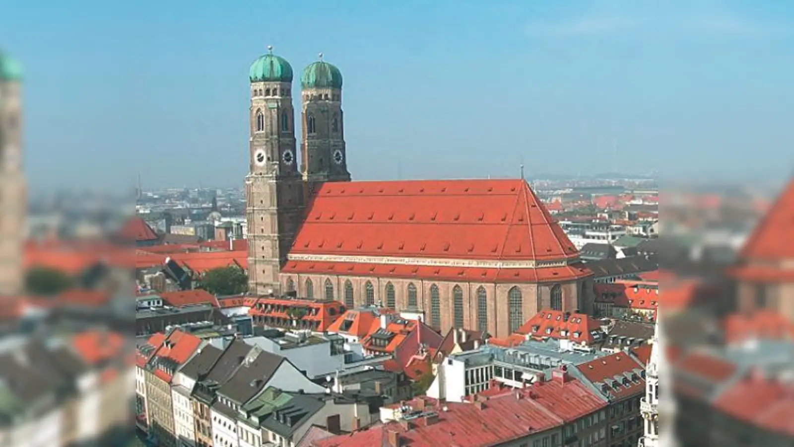 Polizisten aus ganz Bayern gedenken am Dienstag in der Frauenkirche dem Heiligen Sebastian. Die Messe leitet Weihbischof Bernhard Haßlberger. 	 (Foto: Archiv)