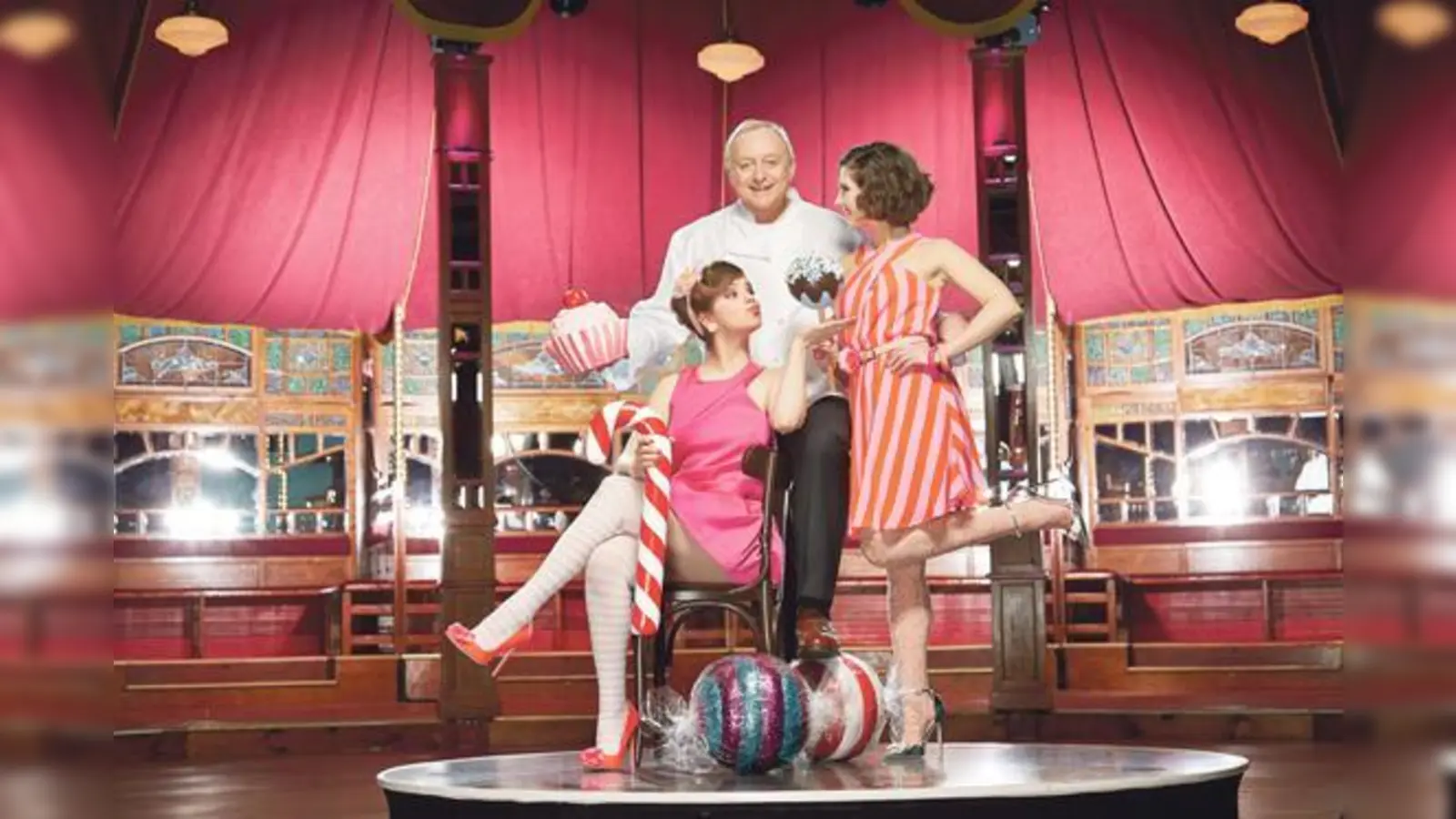 Willkommen beim Augen- und Gaumenschmaus: Alfons Schuhbeck und die Singing Waiters präsentieren »Sweet Dreams«.	 (Foto: VA)