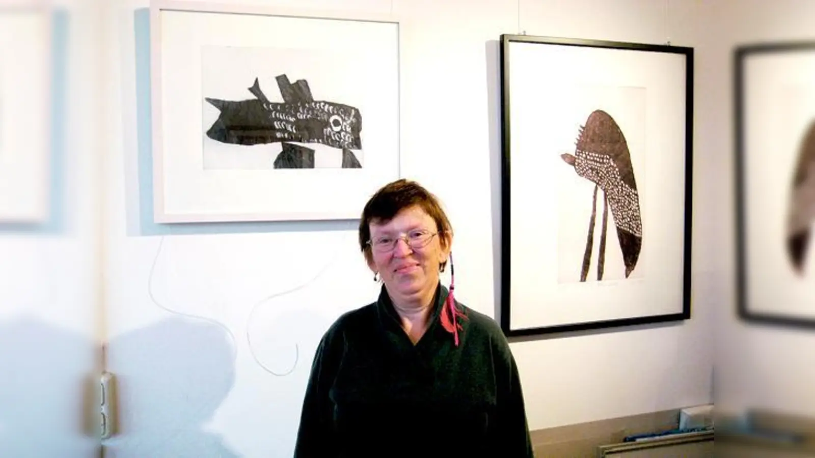 Stolze Künstlerin  Für ihre Kaltnadelradierungen wurde Sabine Münch, die seit 15 Jahren im Atelier hpca arbeitet, für den EUWARD nominiert.	 (Foto: au)