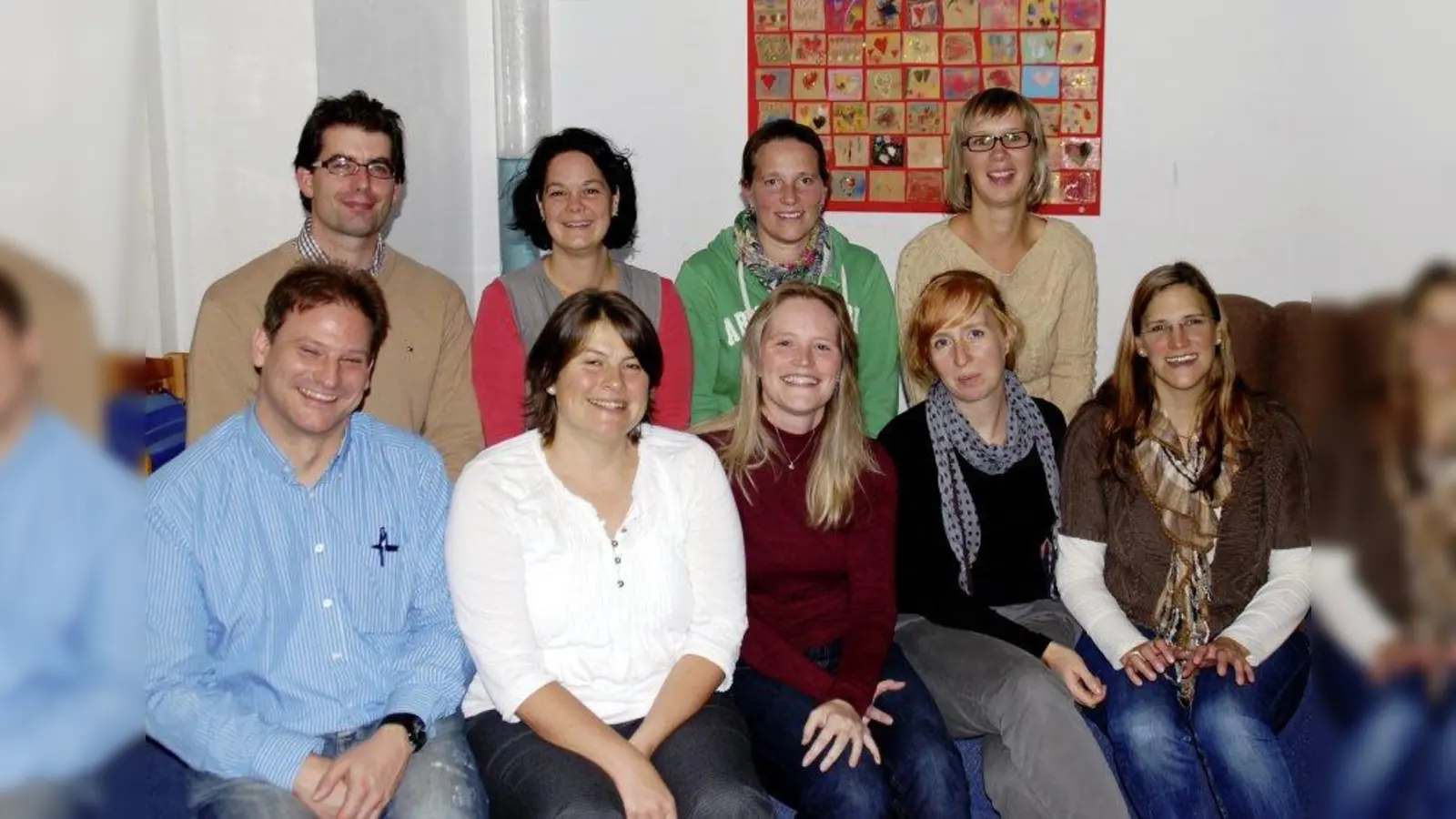 Die neue Elternbeiratsvorsitzende  Barbara Schaaps (rechts unten) freut sich auf viele neue Aufgaben. Mit ihr im neuen Elternbeirat: Stefan Seitz, Karina Budny, Corinna Keller, Gosia Rummel, Markus Eckert, Simone Baumann Jana Beyreuther und Claudia Bannwarth (von links oben nach rechts unten). (Foto: pi)