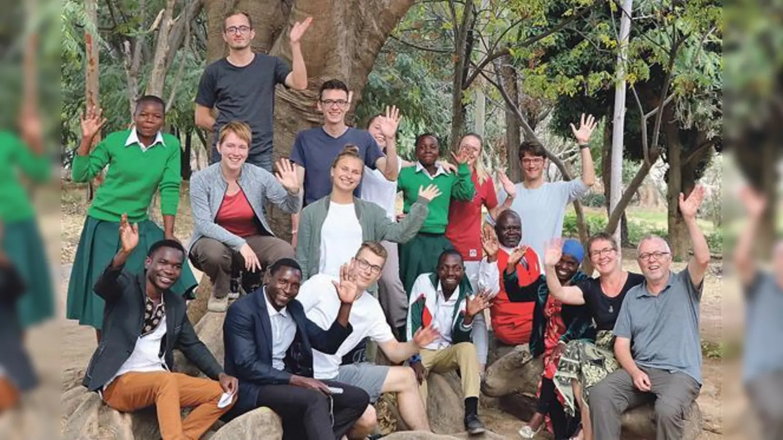 Die beiden Reisegruppen von der Secondary Ilembula und dem EMG Haar in Ilembula/Tansania	 (Foto: SchuPa Tansania e.V.)