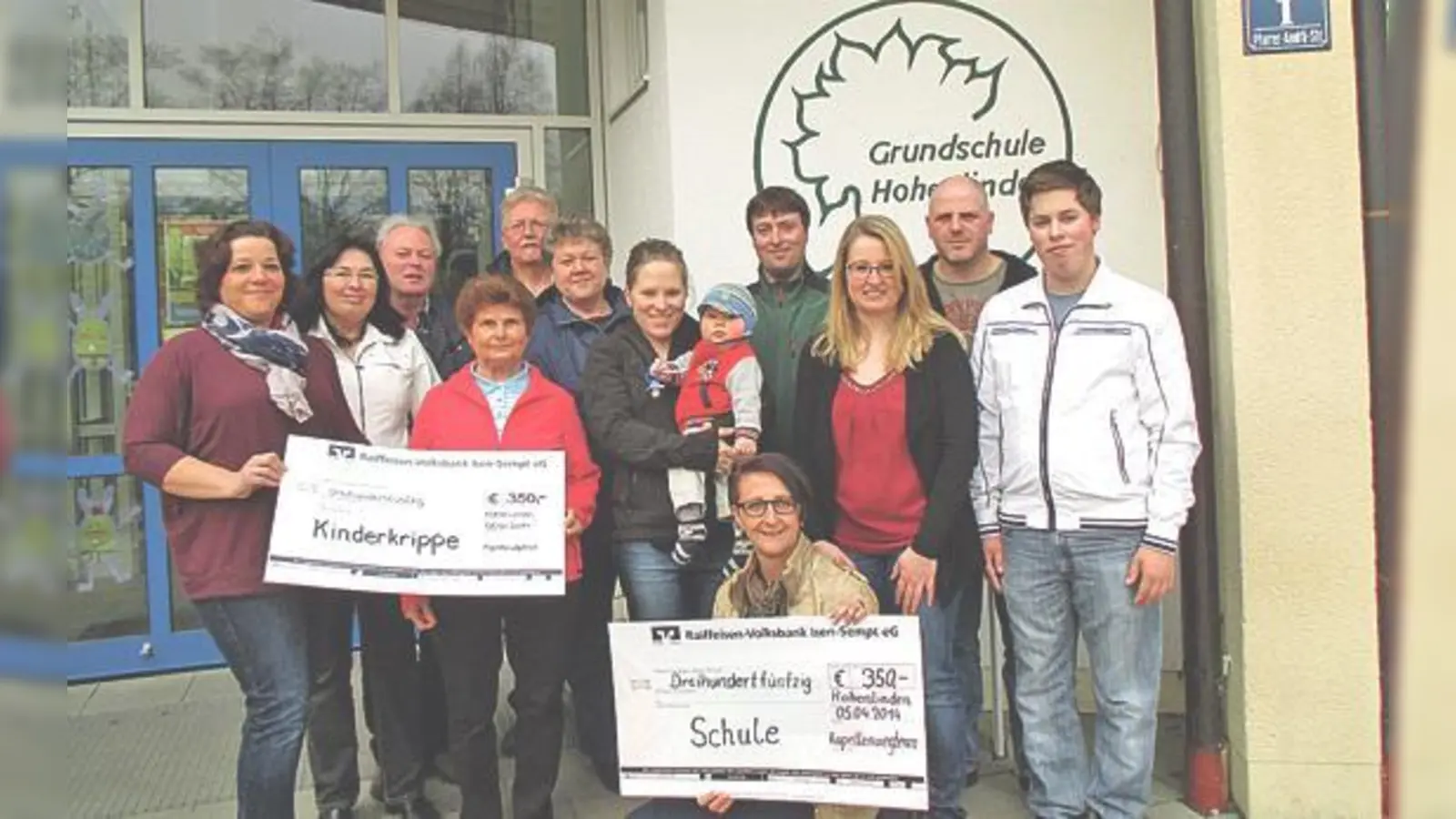 Kinderkrippe und Grundschule Hohenlinden freuen sich über 700 Euro Spendengeld.	 (Foto: J.Seitz)