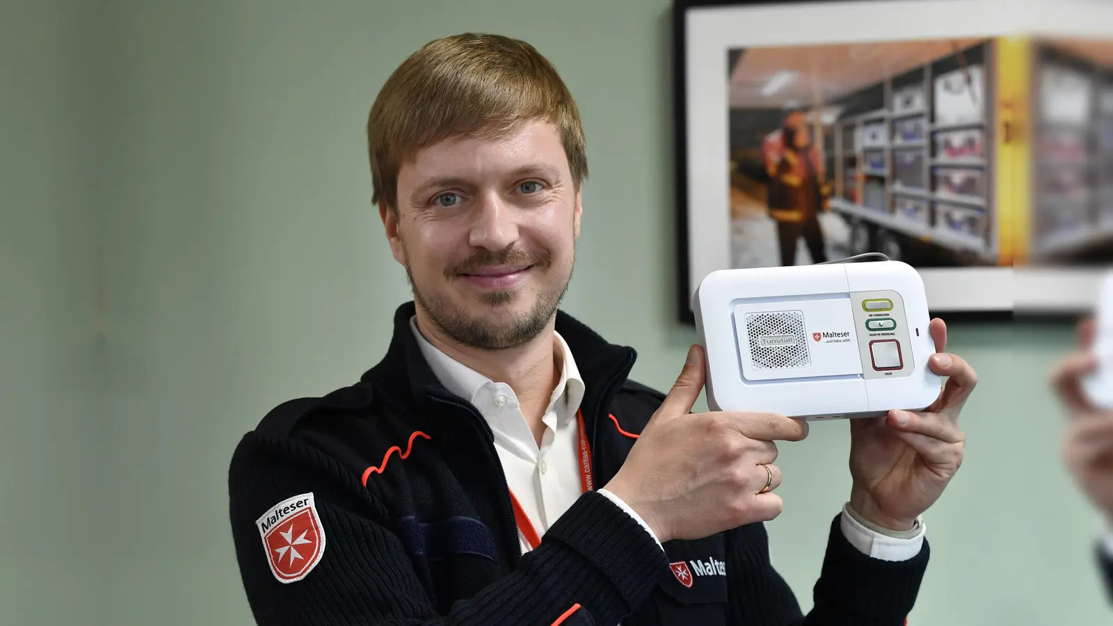 Peter Ortner ist bei den Maltesern im gesamten Bezirk für den Hausnotruf verantwortlich (Foto: Marcus Schlaf)