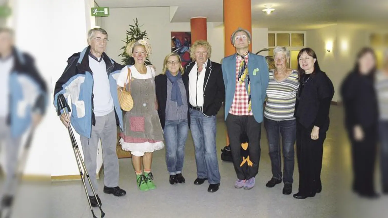 Herbert Meichelbeck, KlinikClownin »Lieselotte«, Birgit Weiß, Klaus Berenbrink, KlinikClown »Steffo«, Elfriede Meichelbeck und Elisabeth Makepeace. 	 (Foto: Karin Platzer)