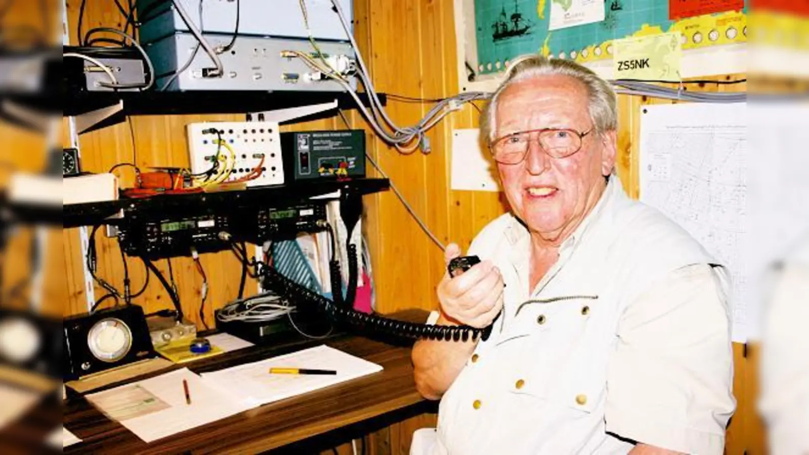 Vom Ismaninger Wahrzeichen aus, dem Wasserturm, kommunizieren die Amateurfunker Ismaning C32 wie Hermann Hagn mit der ganzen Welt. 	 (Foto: ko)