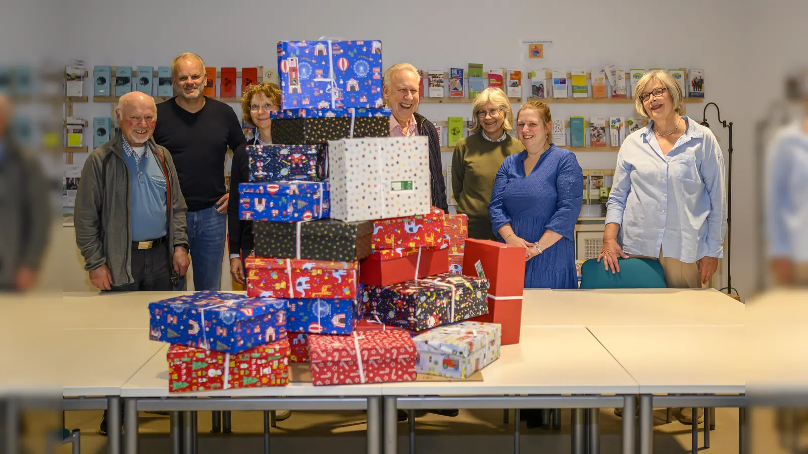 Geschenkpäckchen für Kinder in Osteuropa: Der Lions-Club hat sich wieder an der Aktion „Weihnachten im Schuhkarton” beteiligt. (Foto: Von Fürstenberg)