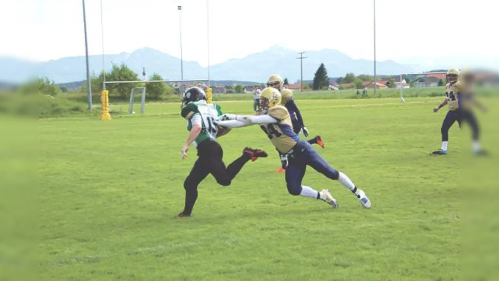 In der ersten Halbzeit haben sich die Spieler noch gut behaupten können.	 (Foto: VA)