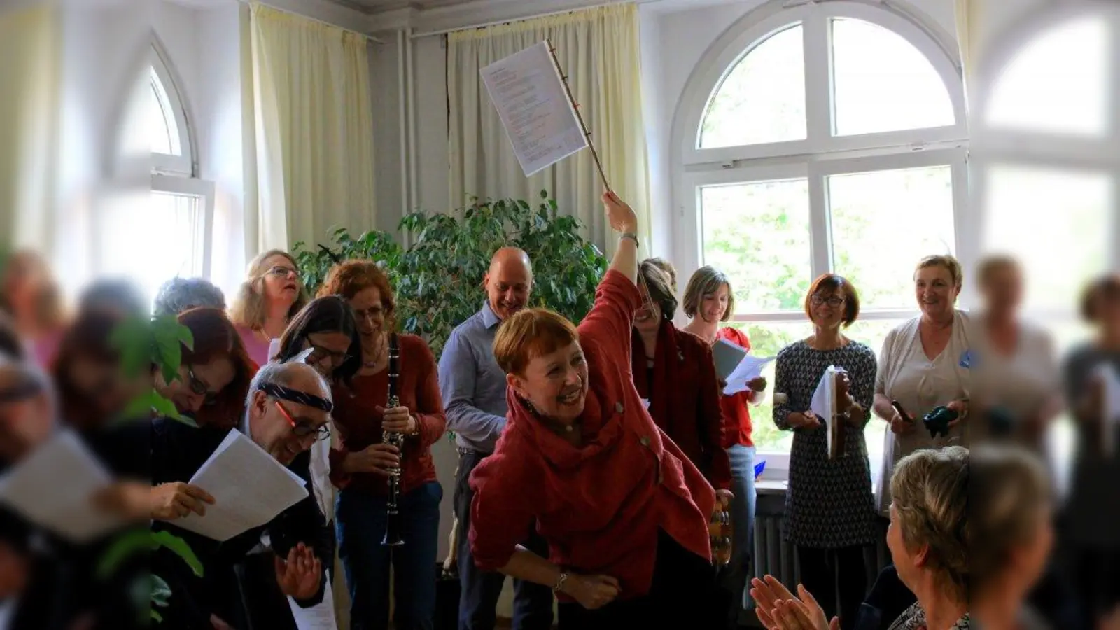 Mitreißend, vielseitig, beliebt: Christiane Wetzels (vorn) hat im Programmbereich Kultur sowie als Leiterin der VHS München-West viele Akzente gesetzt und viel unvergessliche Momente gesorgt. (Foto: us)