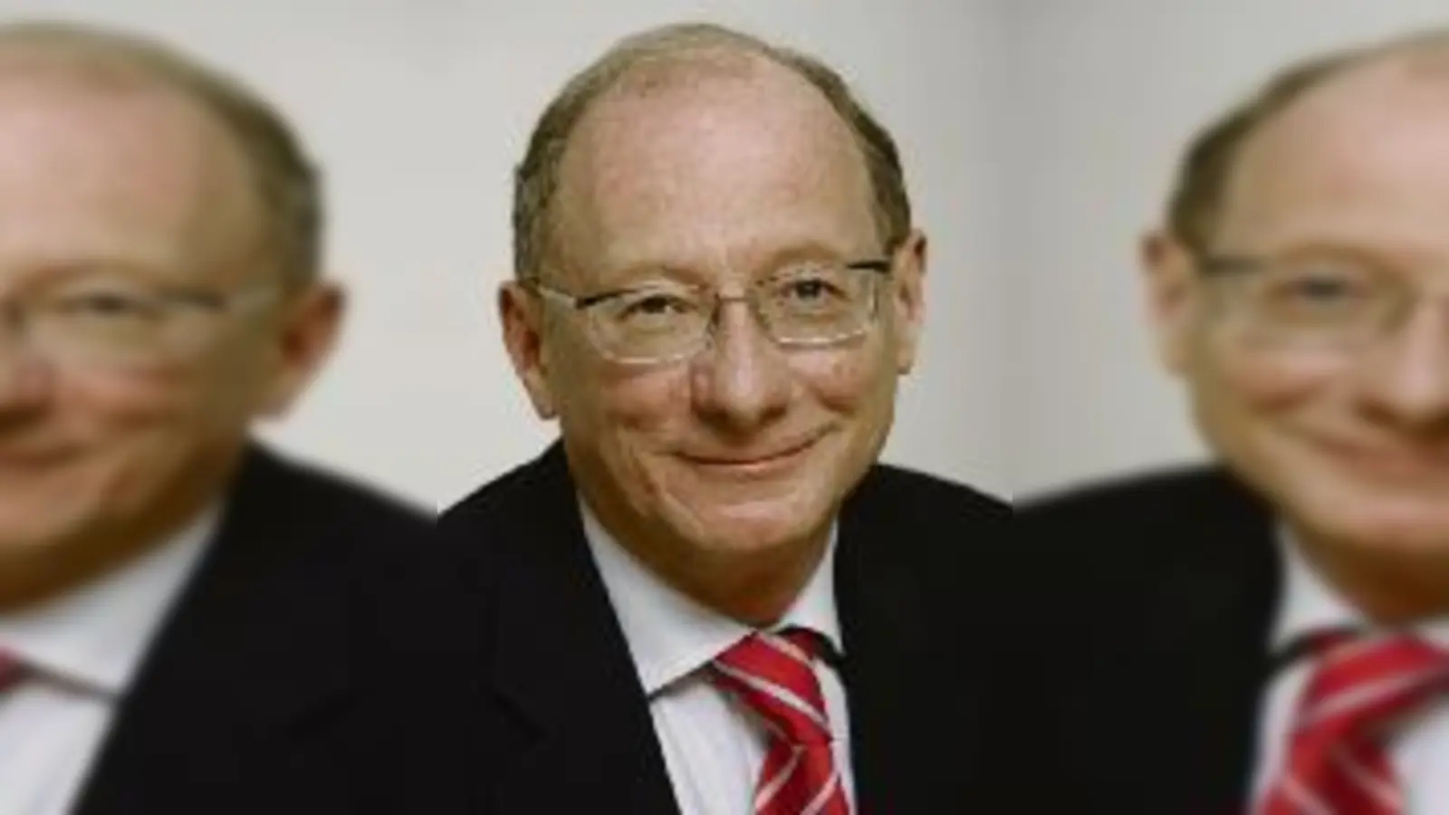 Münchens SPD-Chef Franz Maget kennt das Löwen-Stadion seit seiner Kindheit  und freut sich, dass es erhalten bleiben soll.  (Foto: Bayern-SPD)