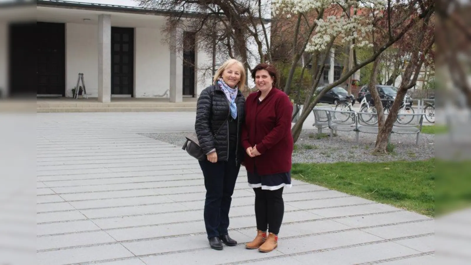 Teamleiterinnen: Monika Neidhardt (links) und ihre Stellvertreterin Natalie Nussbaumer vom Katholischen Frauenbund Maria Himmelfahrt Allach freuen sich auf die 100-Jahr-Feier. (Foto: sb)