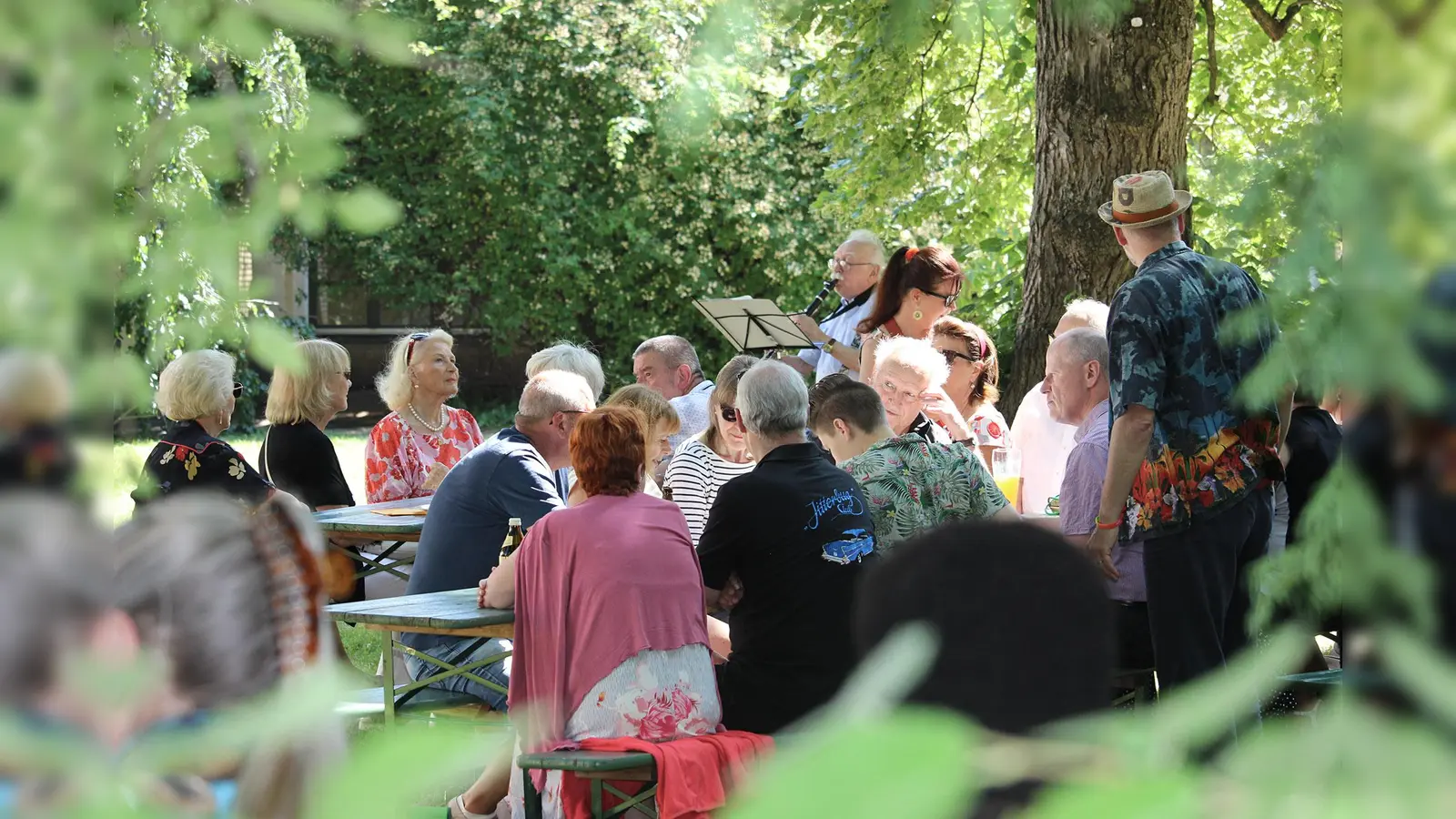 Einen gemütlichen Nachmittag bei Musik und mit schönen Bildern der drei neuen Ausstellungen: Das bietet SommerKunst &amp; KlangWiese den Besuchern und Freunden des Kulturhauses Mohr-Villa.  (Foto: Mehtap Ugurlu, Mohr-Villa)