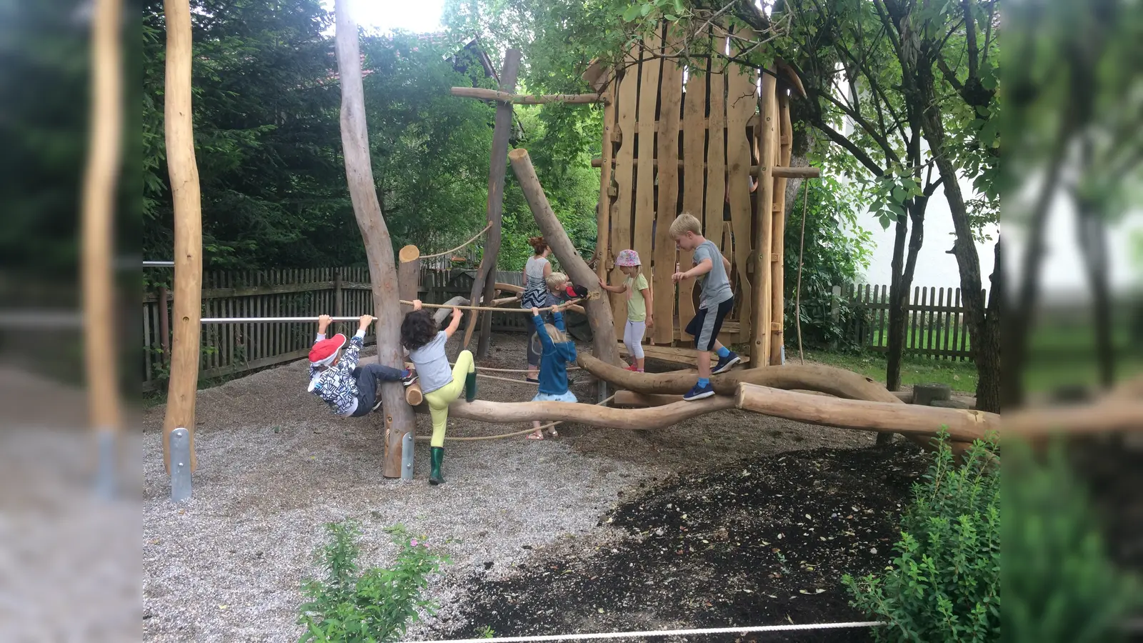 Ein wunderbarer Garten gehört zum Montessori Kinderhaus in Föching. Am 23. Februar findet ein Tag der offenen Tür statt. (Foto: VA)