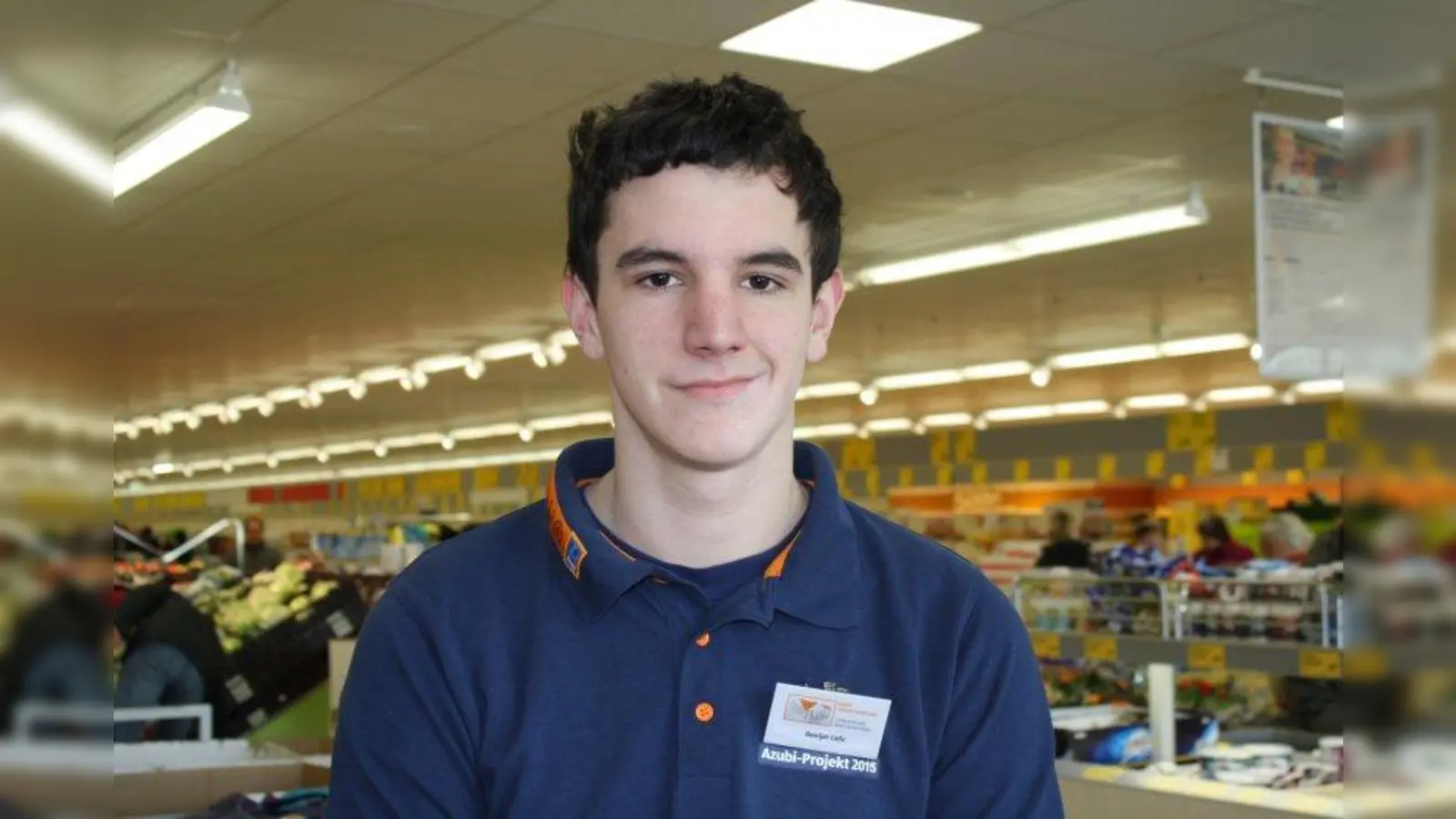 Danijel Colic, 18 Jahre, Filiale Hohenbrunn-Riemerling: „Für mich war die Arbeit in der Azubifiliale eine tolle Erfahrung. Wir hatten sehr viel Spaß, auch gerade weil wir uns untereinander so gut verstanden haben. Einmal selbst Chef zu sein war eine große Herausforderung. Und auch die Kunden haben uns nur positives Feedback gegeben. Es ist super, dass uns ALDI SÜD die Möglichkeit gibt, an so einem Projekt teilzunehmen.“ (Foto: sb)