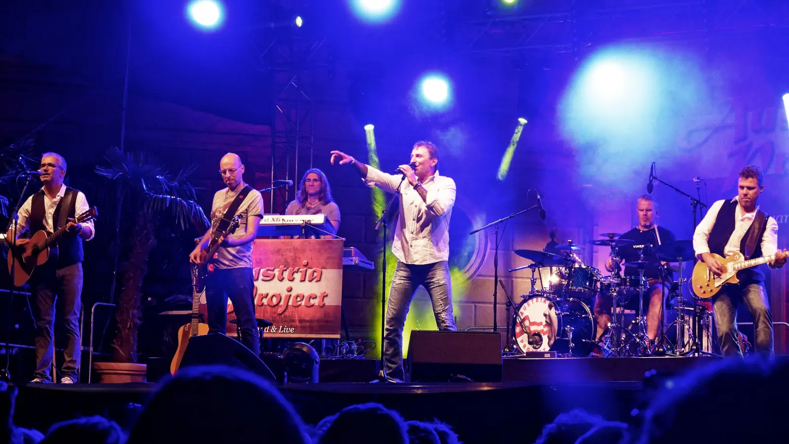 Die Band gibt am Samstag, 21. Mai, ein Jubiläumskonzert zum 20-jährigen Bestehen und präsentiert erstmals auch eigene Songs. (Foto: Austria Project)