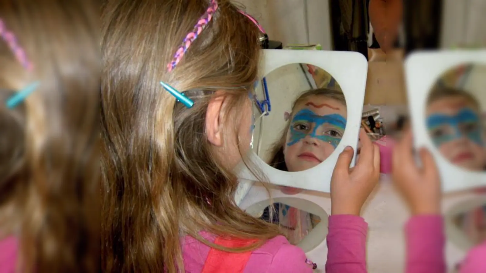 Glamouröse Narren können sich auf dem roten Teppich in der LEO 61 präsentieren.	 (Foto: VA)