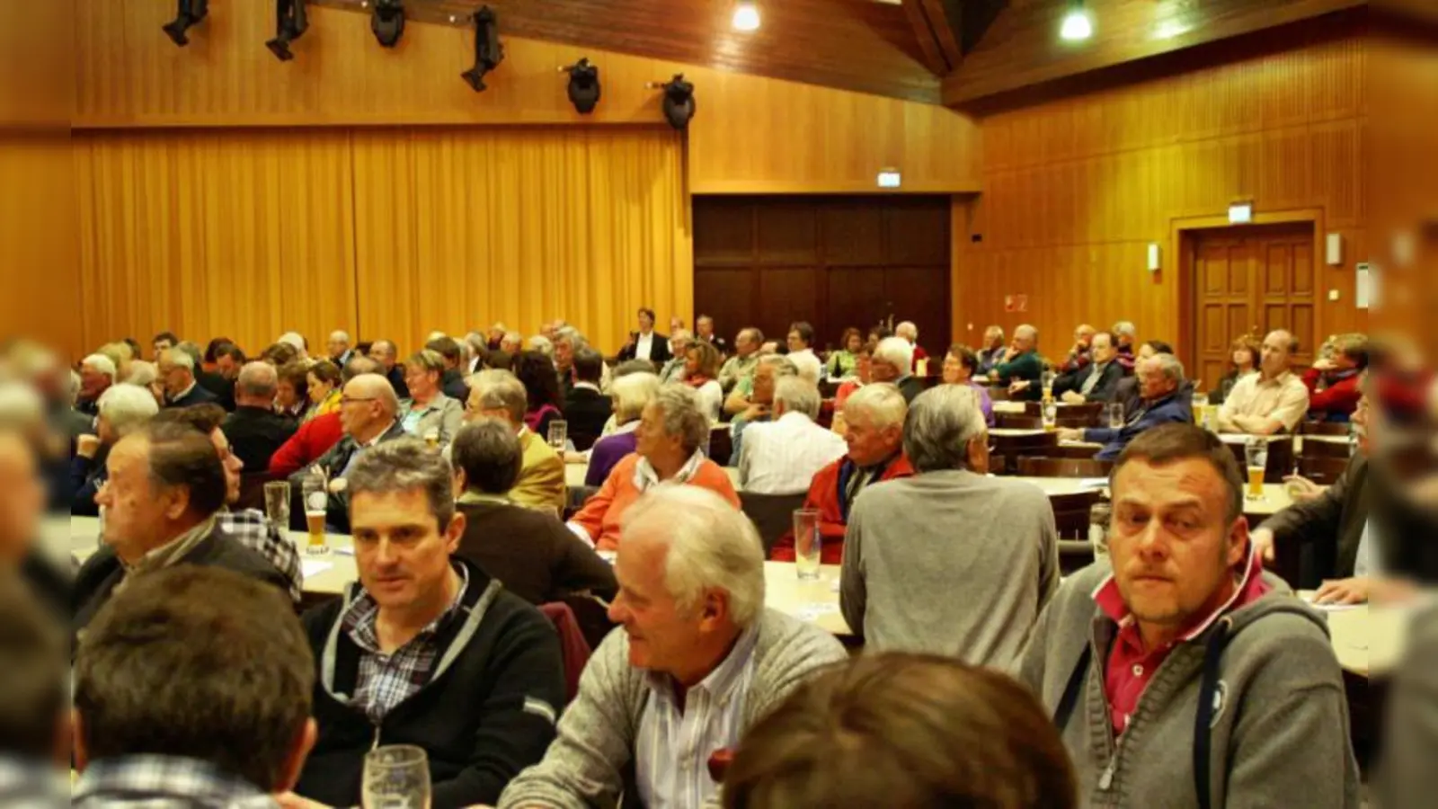 Gut besucht war die Bürgerversammlung am vergangenen Montag im Bürgerhaus-Festsaal. (Foto: ar)
