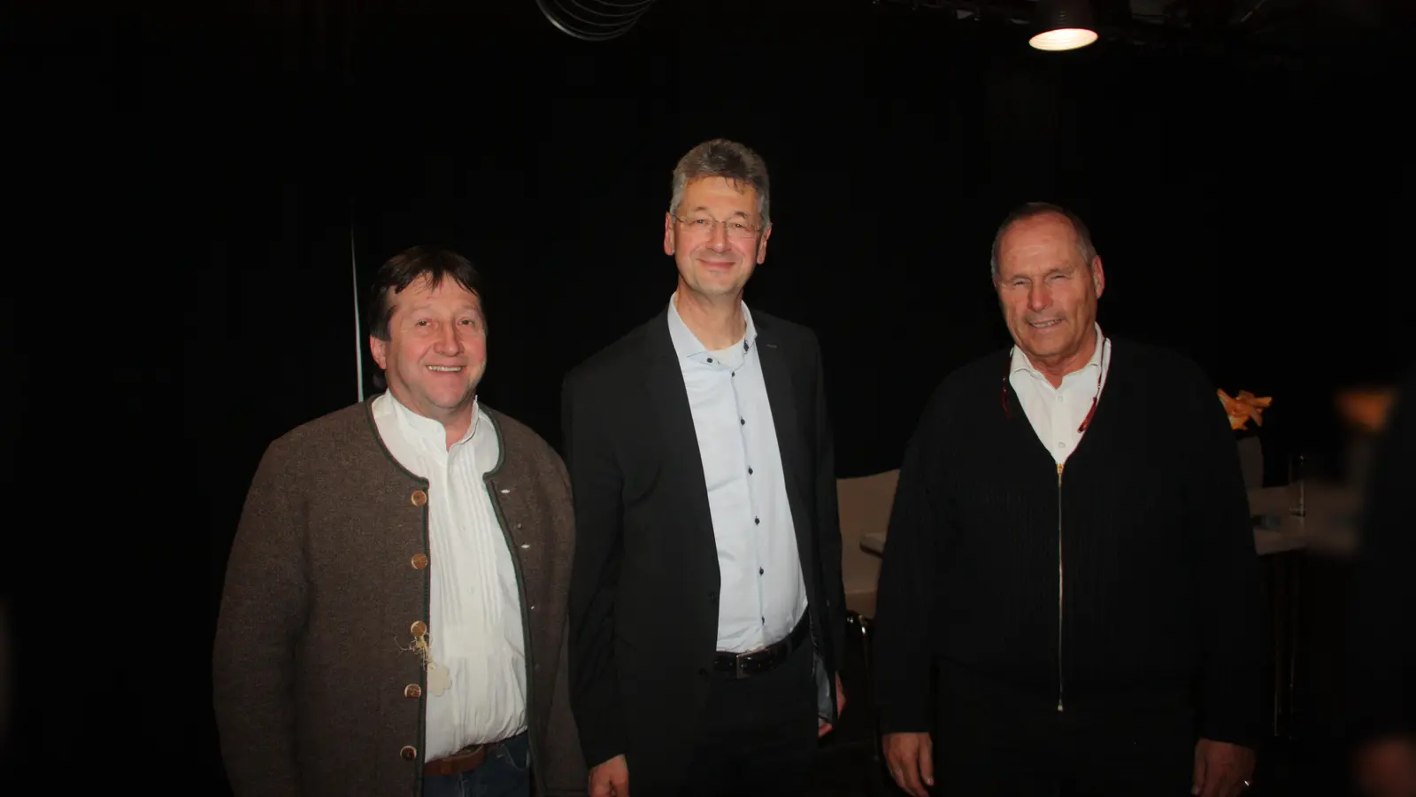 Diskutierten mit den Bürgern: MdL Nikolaus Kraus, MdL Michael Piazolo und Stadtrat Hans-Peter Mehling (von links). (Foto: job)