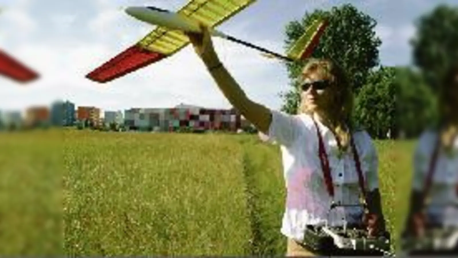 Die Stadt macht ernst  zum Beispiel dürfen Hobby-Modellflieger wie Simone Demmel nicht mehr auf der ehemaligen Panzerwiese starten.	  (Foto: ko)