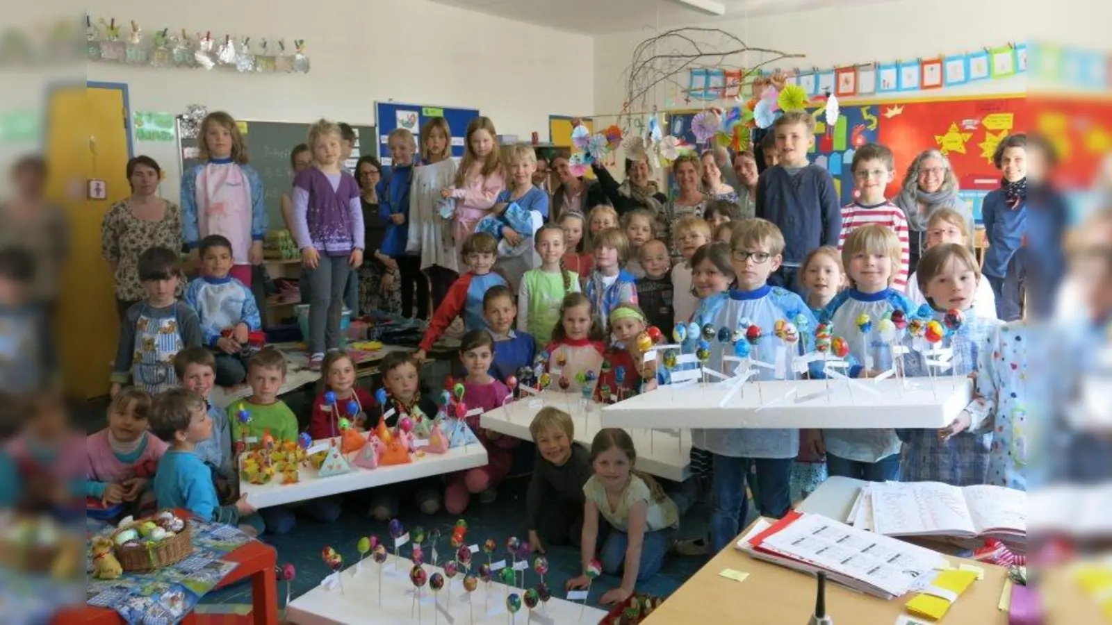 Die Grundschüler der Schule am Pilsensee bastelten fleißig an tollen Dekorationen für das bevorstehende Osterfest. (Foto: Grundschule am Pilsensee)