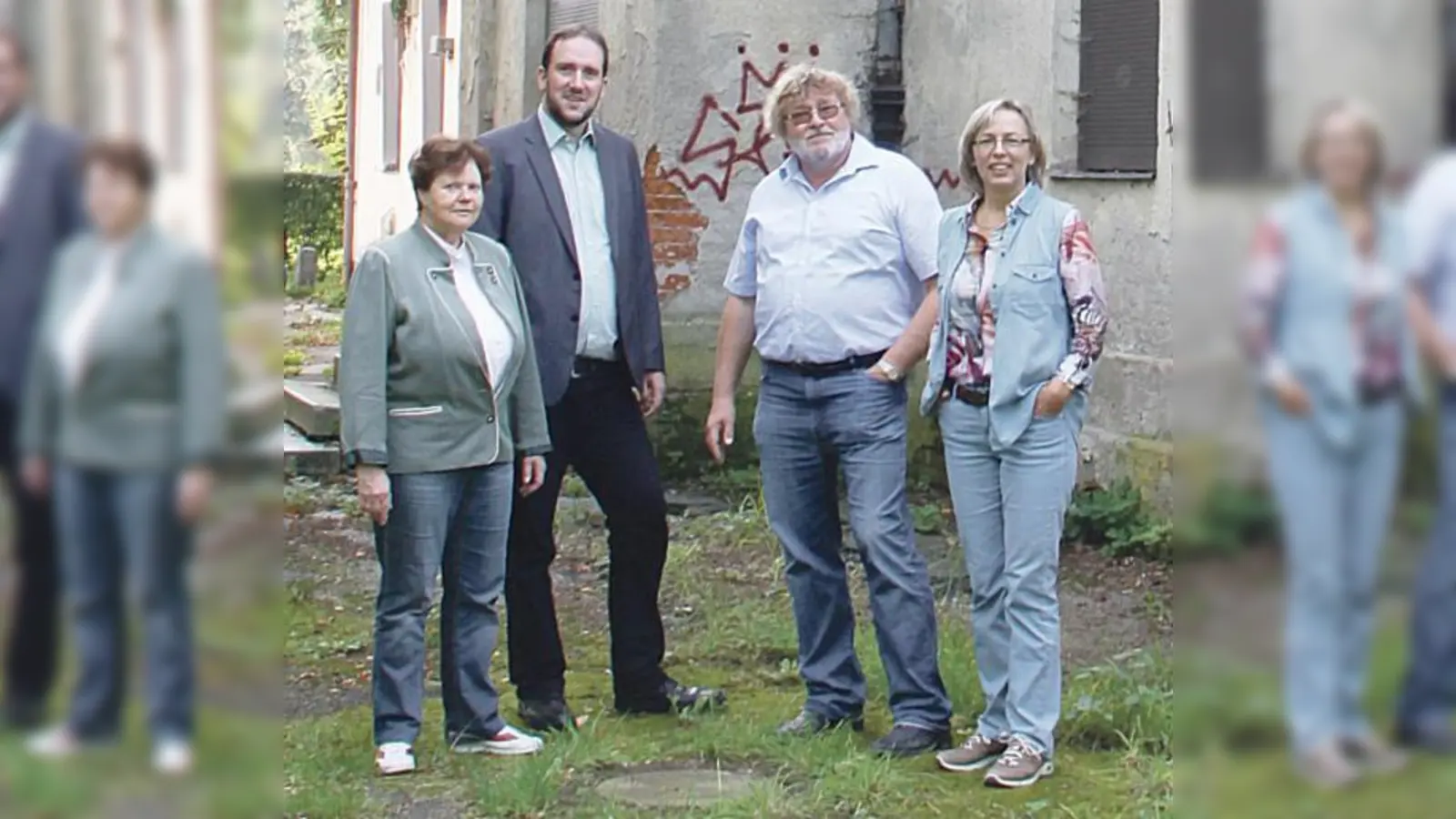 Große Freude über die Zustimmung der Gemeinde zum Kauf des alten Bahnhofs herrschte beim Vorstand des Vereins »VABOSH«.	 (Foto: Verein)