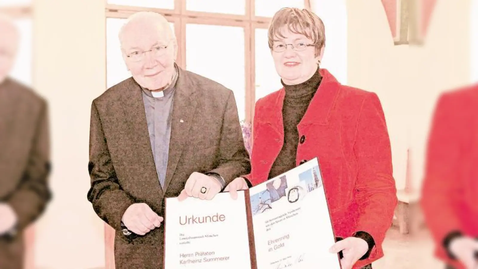 Karlheinz Summerer mit seinem Ehrenring neben Bürgermeisterin Christine Strobl.	 (Foto: LH München)