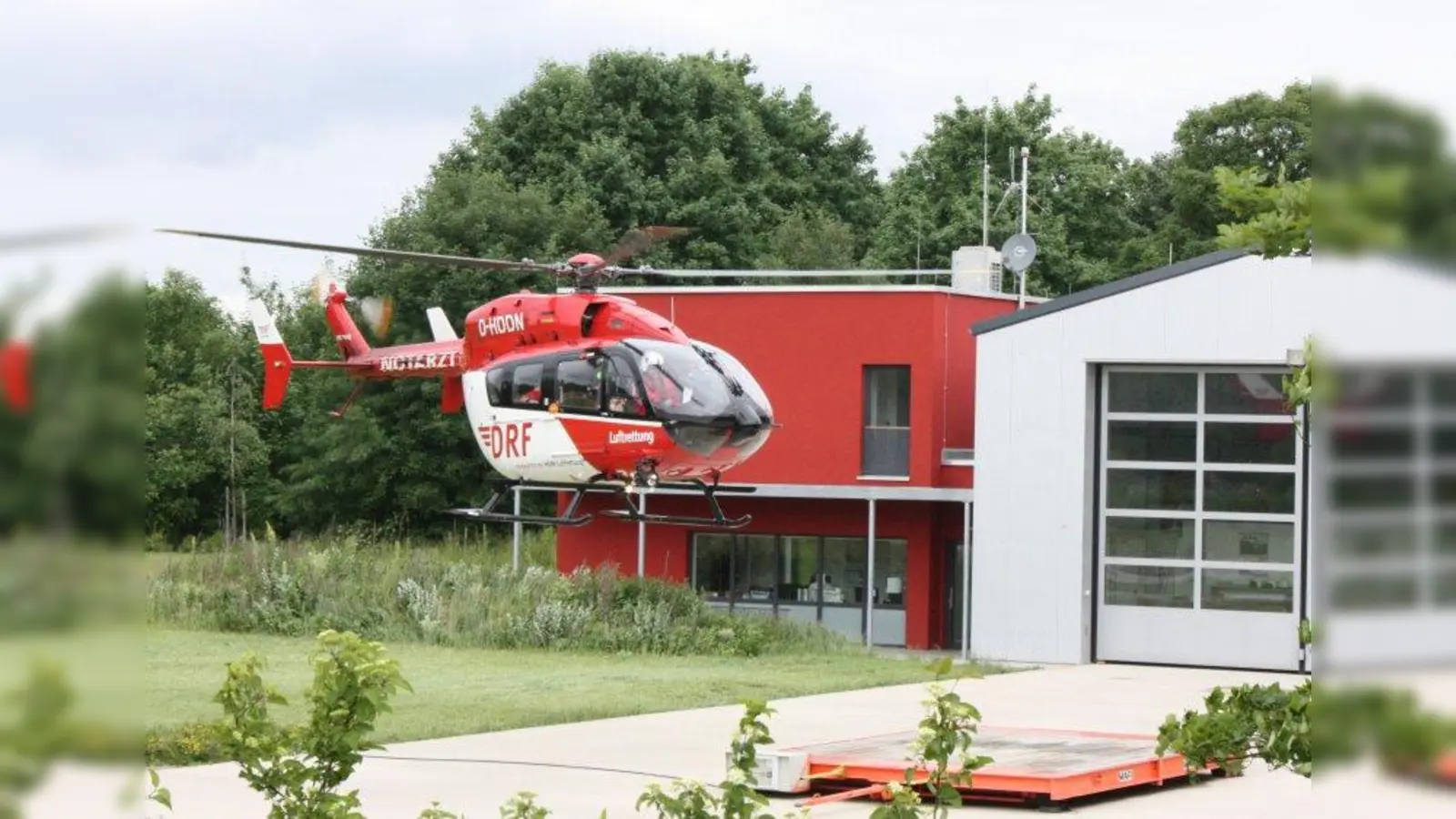Einem Menschen wird geholfen: Der Intensivtransporthubschrauber landet am Klinikum Großhadern. (Foto: job)
