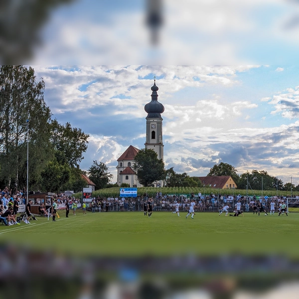 Landidylle beim Toto-Pokal: 1860 München in Berglern. (Foto: M. Forster)