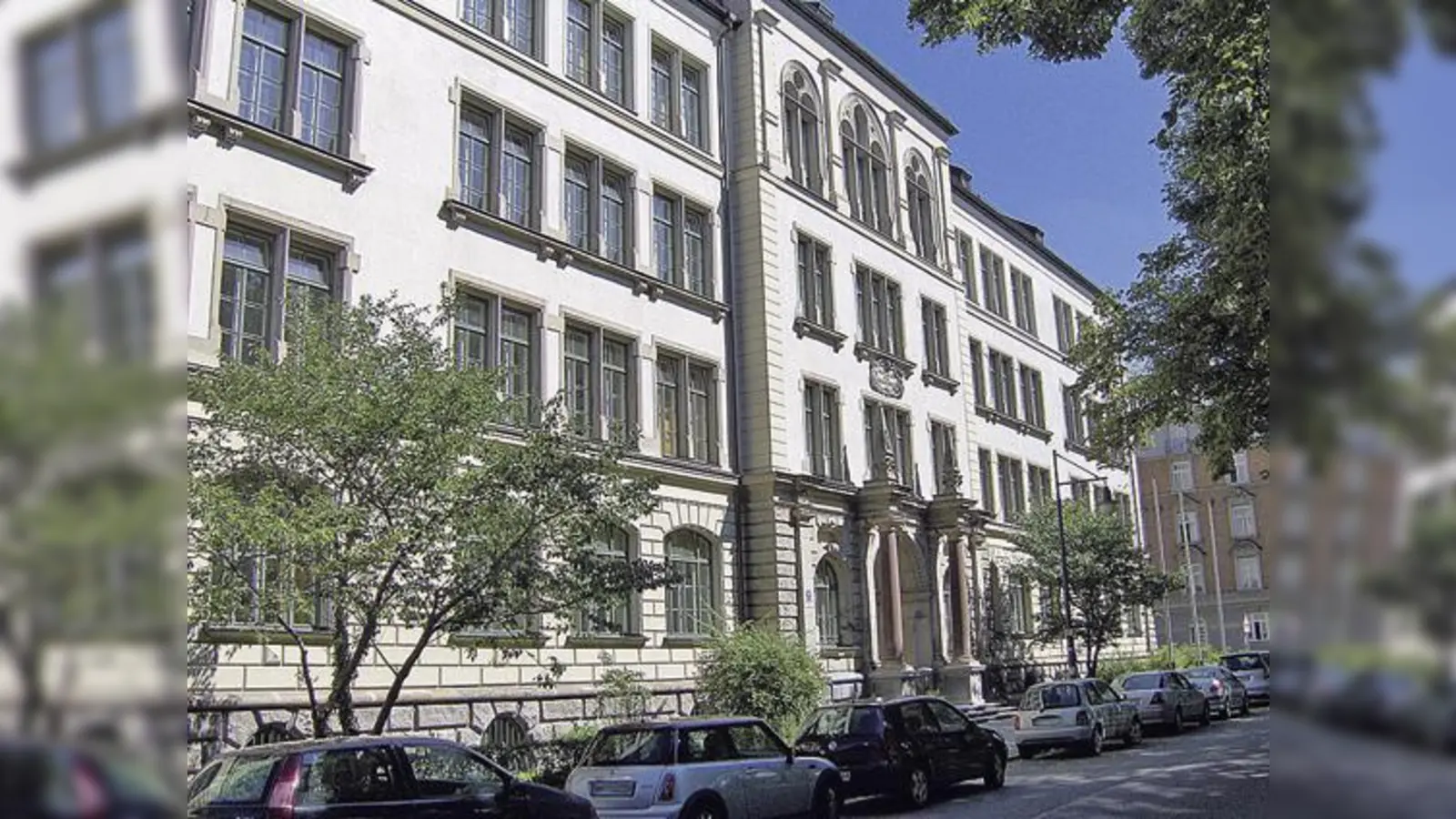 1888 wurde das Gebäude der Schule an der Wittelsbacherstraße gebaut, als katholische Knabenschule.	 (Foto: Schule)