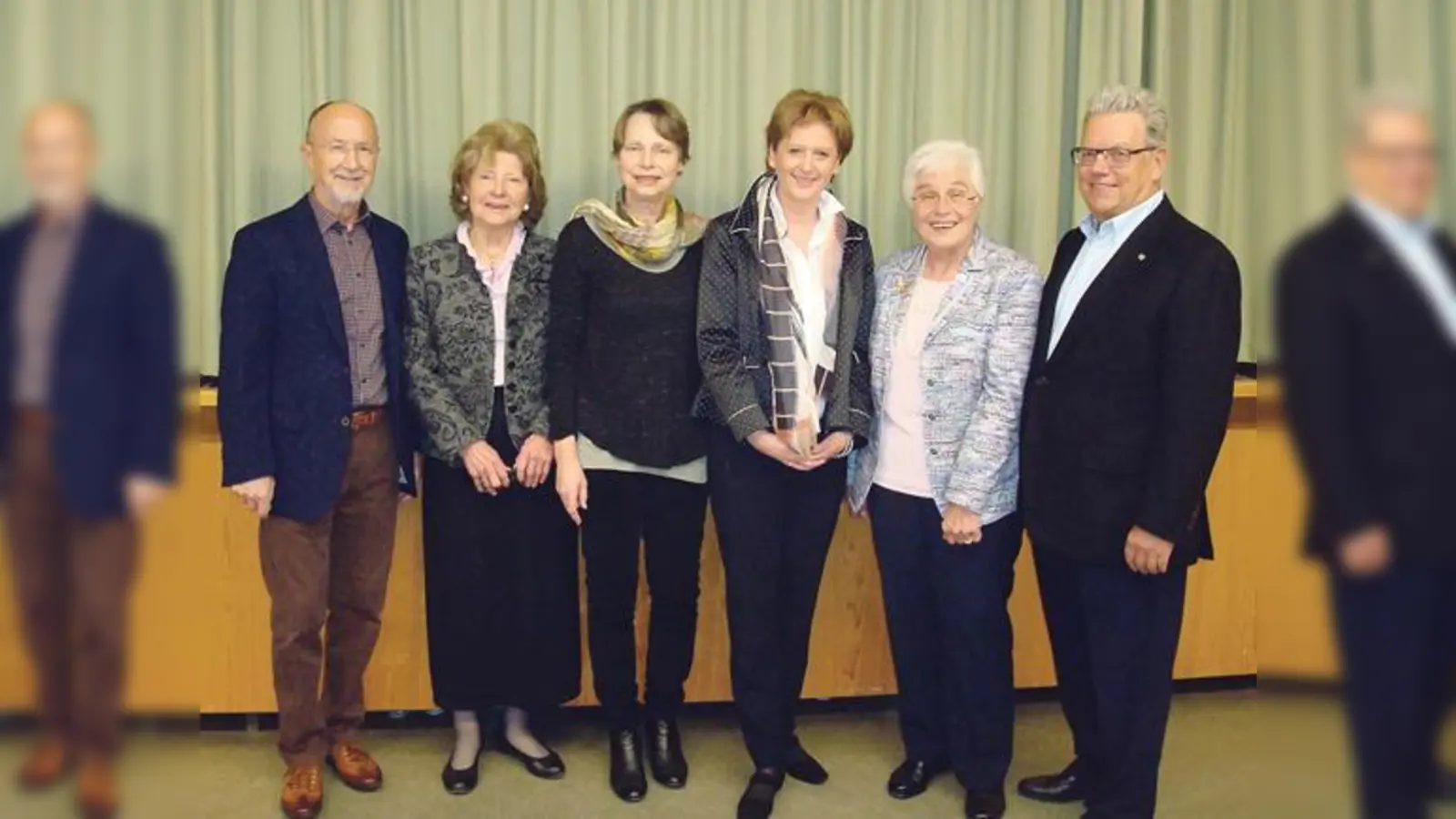 Der neue Vorstand des Hospizkreis: Willi Klein, Eva-M. Stiebler (Schriftführerin bis 2017), Andrea Keller, Bergit Schumacher (neu gewählte Schriftführerin), Dr. Barbara Senger und Norbert Büker (v.l.)	 (Foto: VA)
