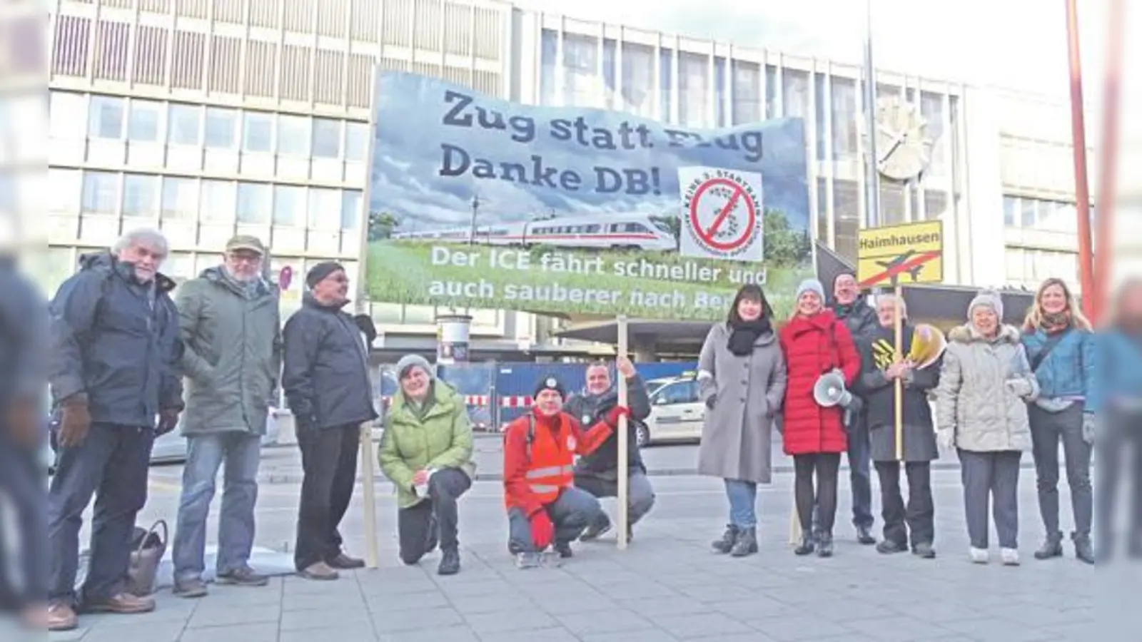 Das Aktionsbündnis sagt danke, und zwar da, wo es die Deutsche Bahn auch sieht: am Münchner Hauptbahnhof.	 (Foto: VA)