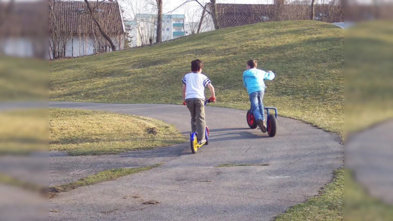 Für alle Wege, die die Kinder mit dem Roller zurücklegen, anstatt sich mit dem Auto fahren zu lassen, können sie grüne Meilen sammeln. (Foto: ET)