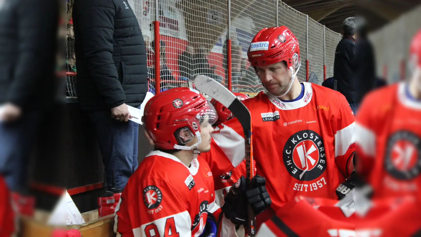 Die Stürmer Raphael Kaefer und Bob Wren, die zuletzt mit ihren Toren und Vorlagen großen Anteil an den zwei wichtigen Siegen des EHC Klostersee hatten. (Foto: smg )