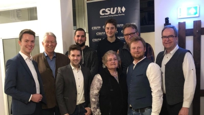 Der neue Ortsvorstand (von links): Julius Ferg (Wahlleitung), Frank-Detlef Schaefer, Michael Steininger-Yang, Magnus-Julian Albrecht, Ursula Steininger, Marius Pape, Roland Hock, Alexander Reinhardt und Martin Pape. (Foto: CSU Polling)