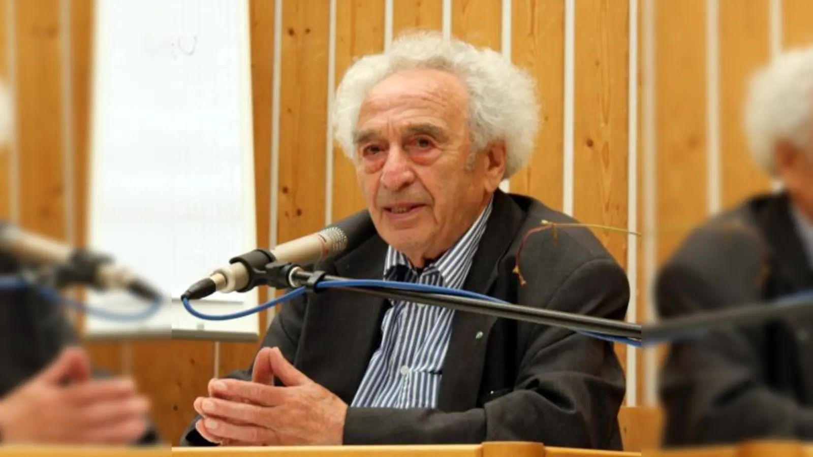 Max Mannheimer hielt viele Vorträge an Schulen, wo er über seine Erfahrungen im KZ und über die Schrecken der Nazi-Zeit berichtete. (Foto: Archiv/ job)