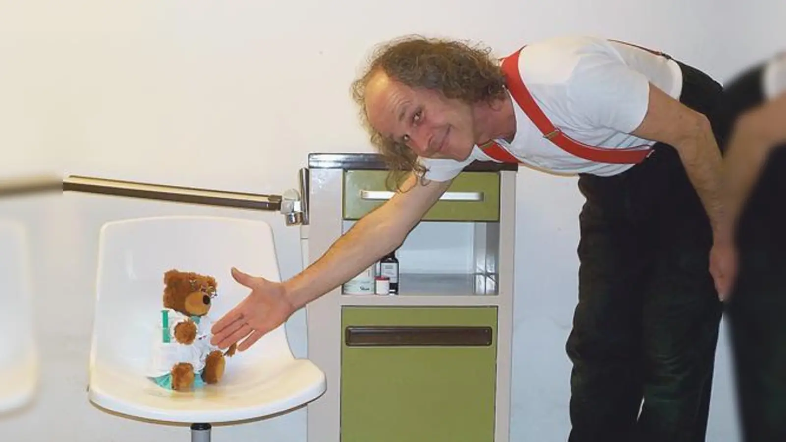 Clown Achim Sonntag und Teddy Bruno treten im Kubiz Unterhaching auf. 	 (Foto: VA)