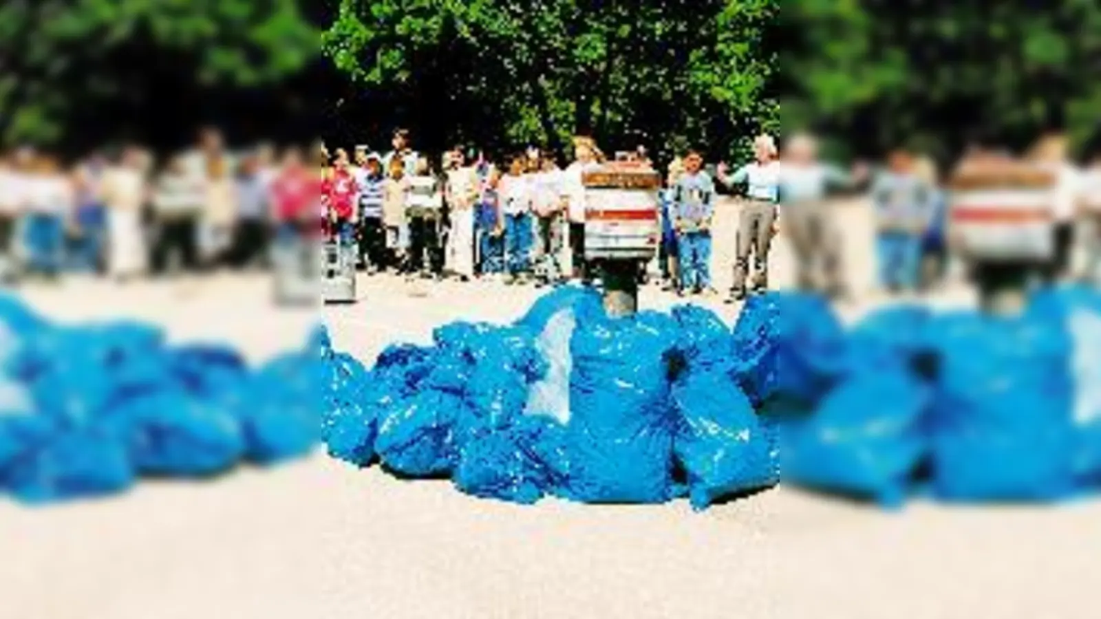 »Müll, Müll, Müll«  sangen und sammelten die Grundschüler an der Eduard-Spranger-Straße am Samstag.	 (Foto: Privat)
