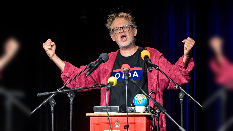 Severin Groebner stellt in seinem neuen Programm „Ich bin das Volk“ ein Regierungsprogramm in Groebner Verfassung vor.  (Foto: Homajon Sefat)