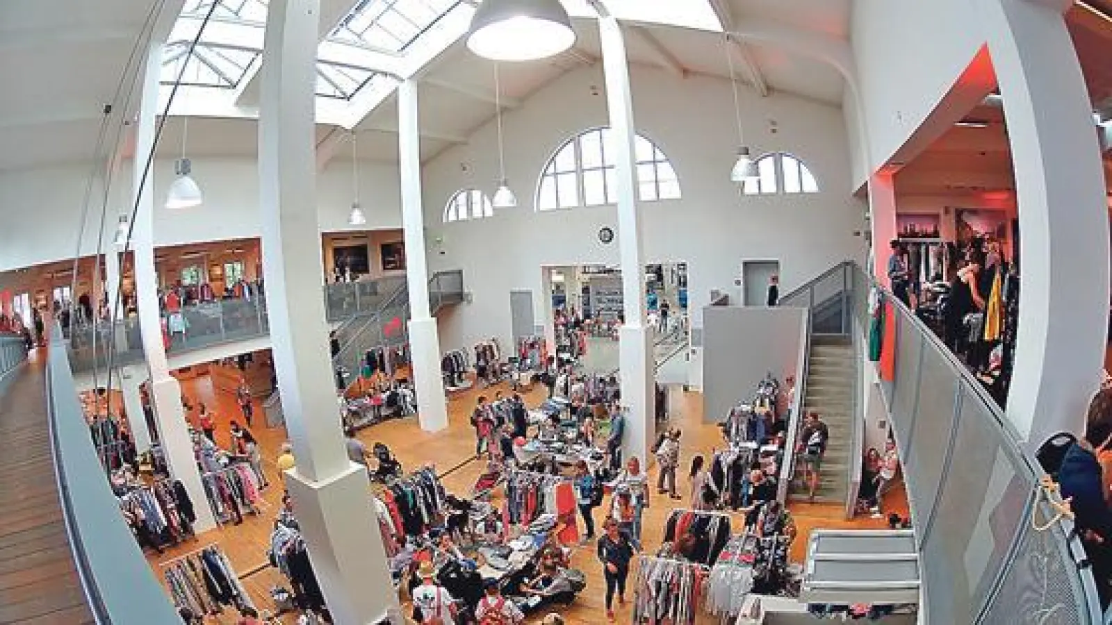 Verkauft wird in den historischen Hallen des MVG Museums in Ramersdorf (an der Bahnlinie).	 (Foto: Birgit Lehmair)
