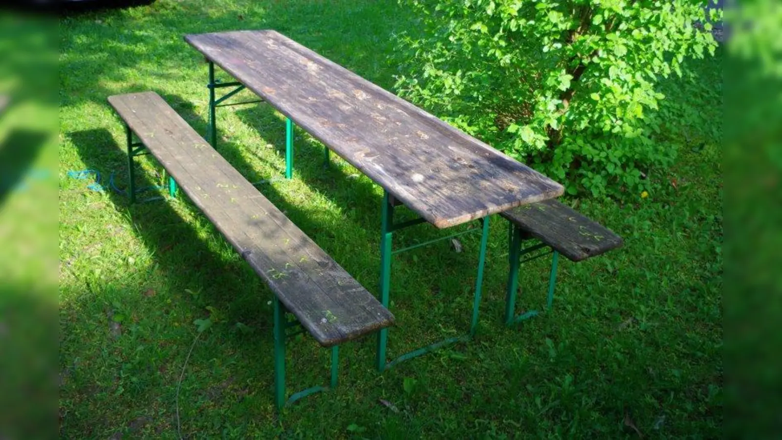 Mit einer Bank am Laimer Anger lädt der Pfarrverband Laim zu Gesprächen ein. (Foto: kö)