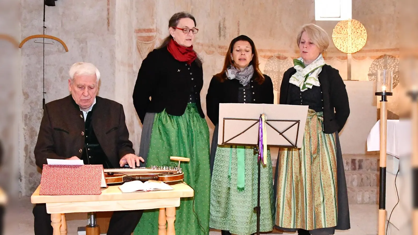Der Grasbrunner Dreigesang (hier mit Zitherspieler) wird die Andacht musikalisch umrahmen. (Foto: Stephan Simon)