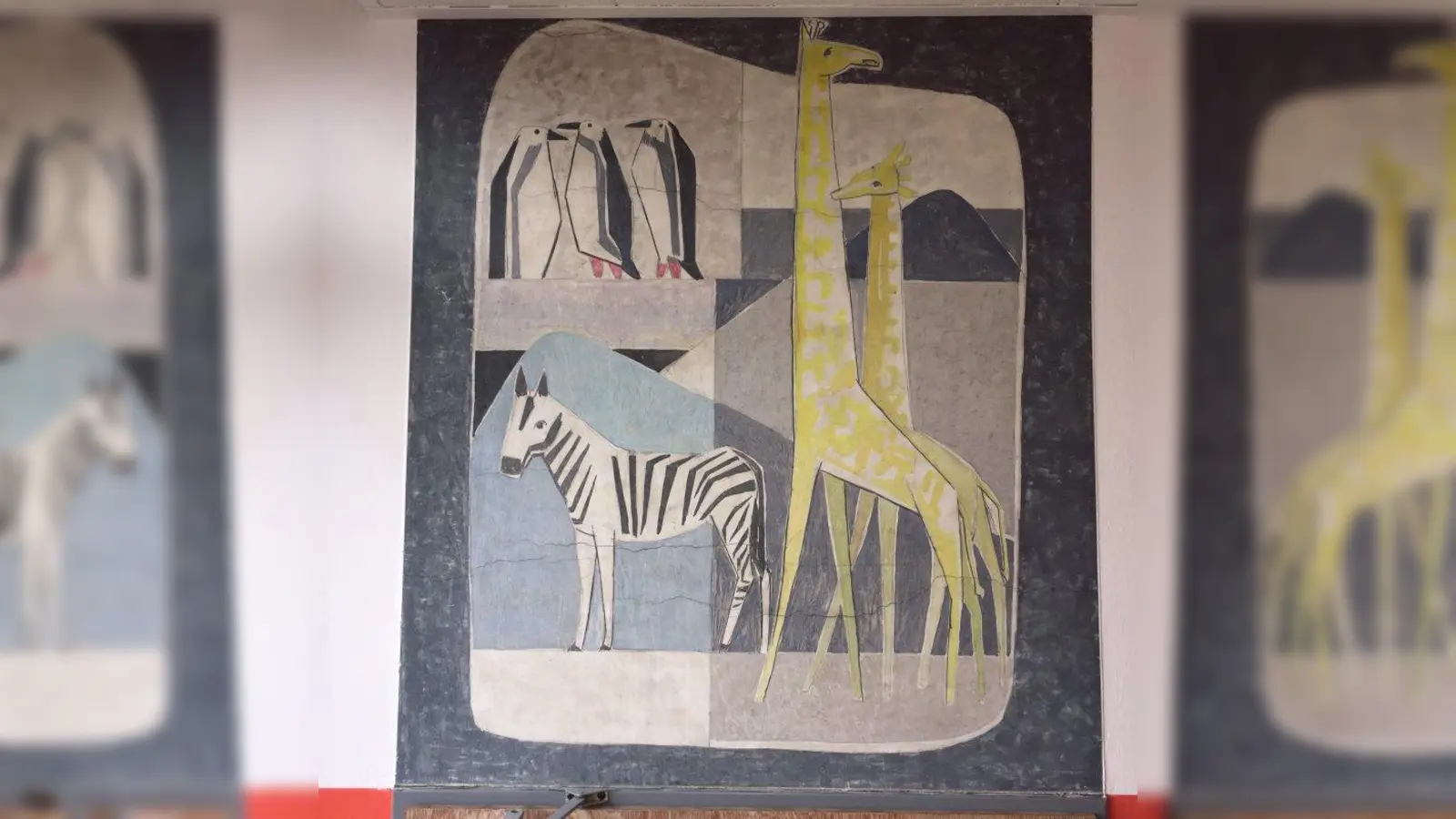 Den Tierpark Hellabrunn zeigt dieses auf Putz gemalte Bild in der Camerloher-Schule. (Foto: Peter Birett)