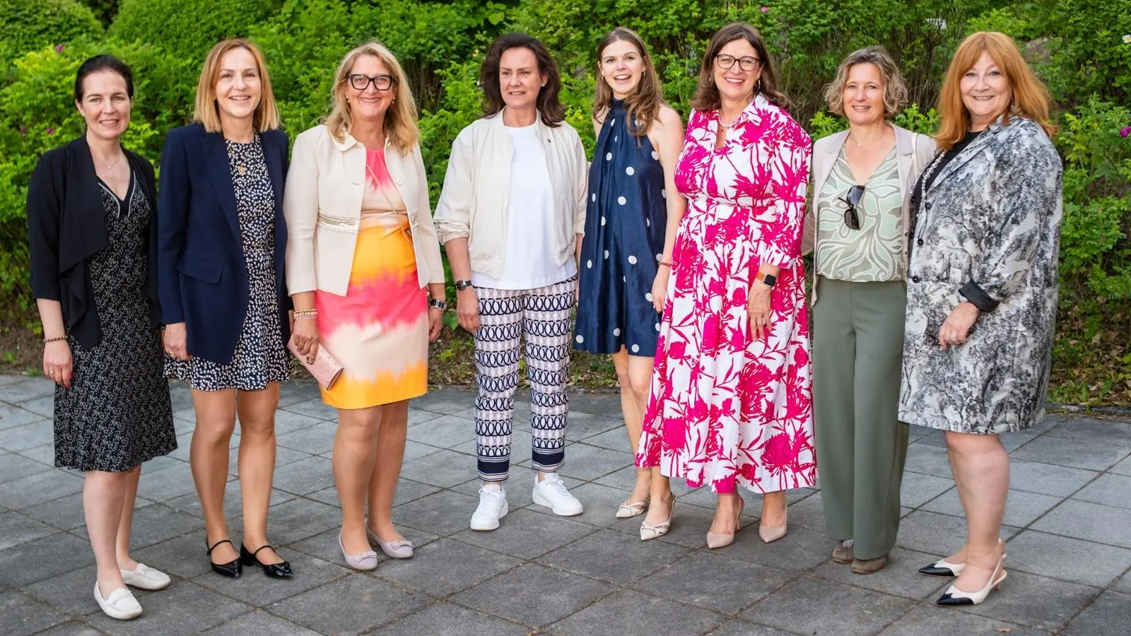 Hatten Grund zum Feiern: Marlen Pickelmann, Elisabeth van de Grampel, Katja Fohrmann, Ministerin Dr. Ute Eiling-Hütig, Victoria Gadilhe, Silke Gadilhe, Johanna Frühauf und Ute Nicolaisen-März. (Foto: privat)