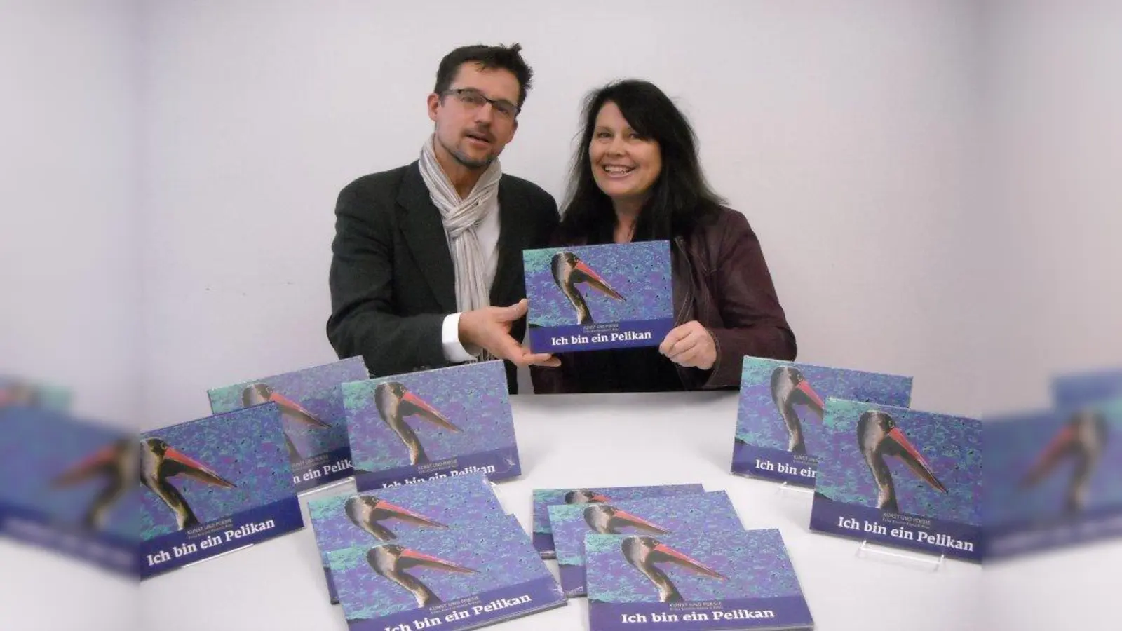 Die Bildkünstlerin Erika Kiechle-Klemt und der Dichter Pevo regen mit ihrem Buch zum Nachdenken an. (Foto: Privat)